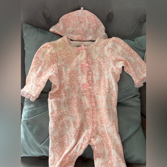 Little me 3 moths baby girl’s damask footie sleeper with hat - Picture 3 of 9